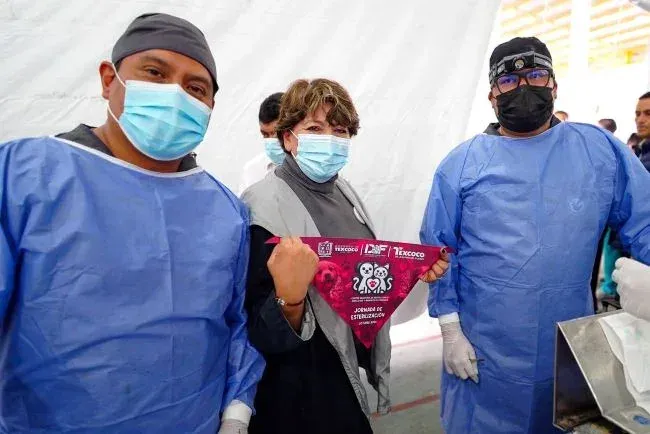 Autoridades durante la inauguración de una jornada de esterilización de perros y gatos
