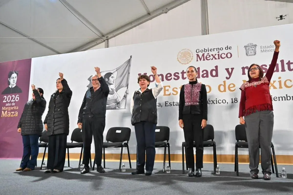 Estudiantes en una escuela del Estado de México durante una actividad escolar