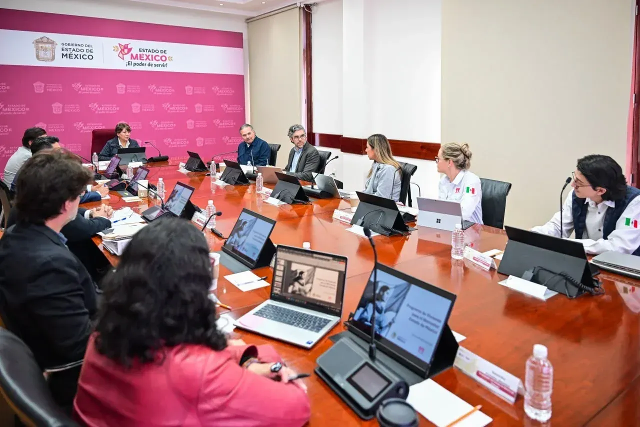 Reunión de trabajo entre autoridades estatales y representantes del Infonavit