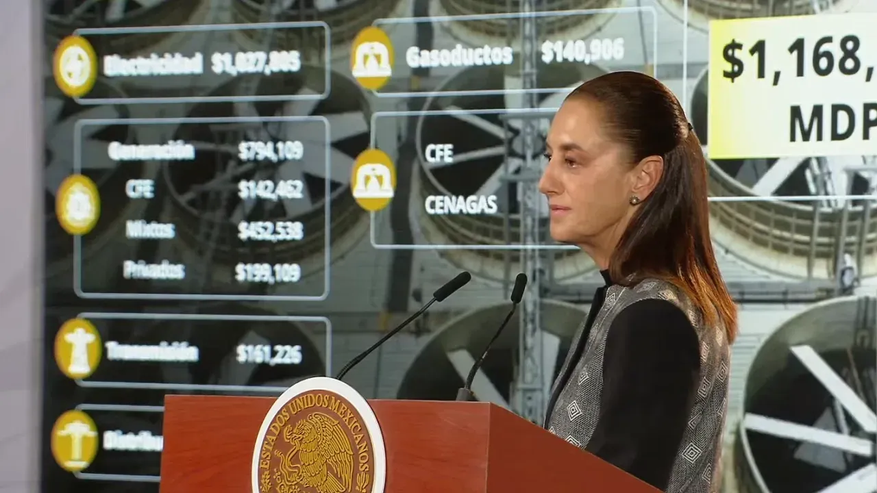 Instalaciones de generación eléctrica y torres de transmisión en México