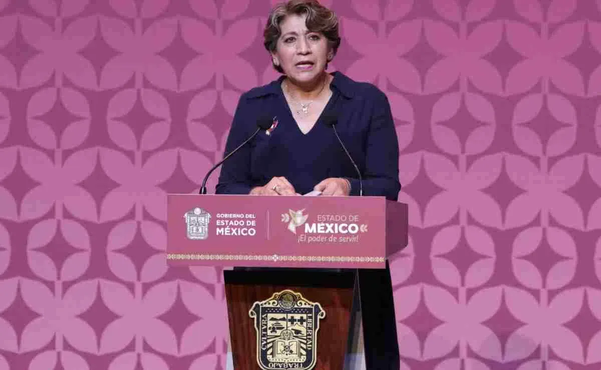 Entrega de aparatos auditivos a personas con discapacidad en el Estado de México