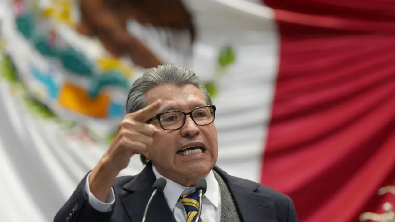 Ricardo Monreal durante la sesión solemne por los 475 años de la UNAM en San Lázaro