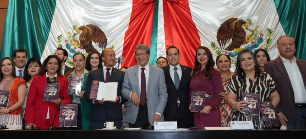 Ricardo Monreal durante la presentación de un libro en San Lázaro