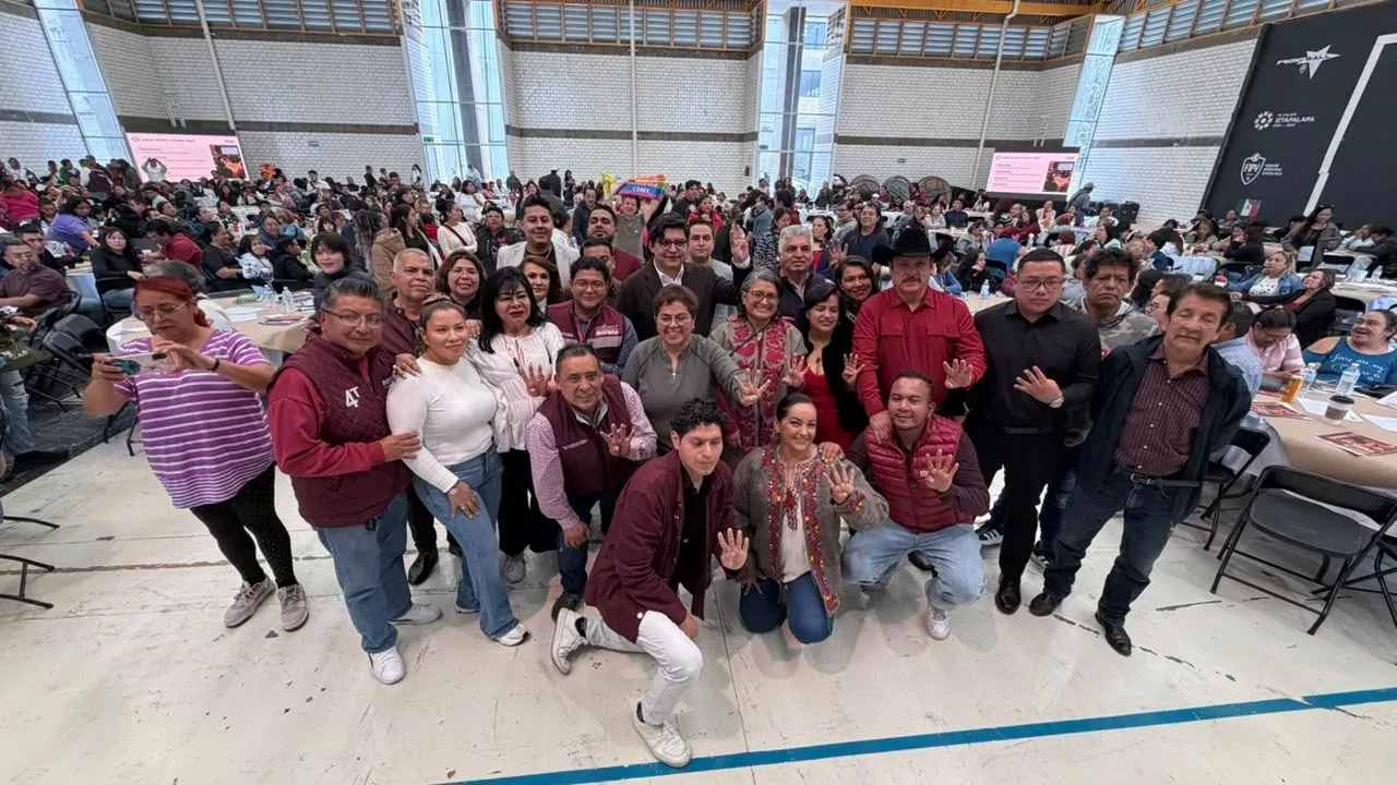 Militantes de Morena reunidos en una sede de la Ciudad de México