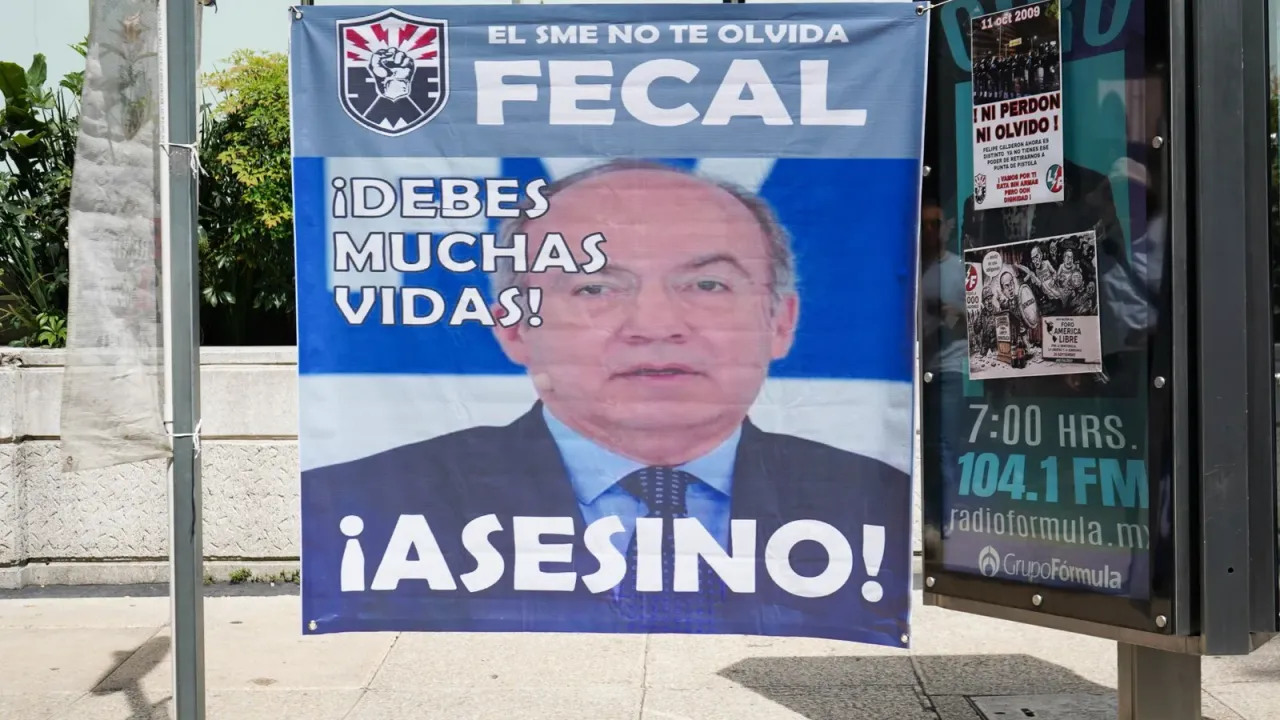 Dirigentes de Morena CDMX durante un posicionamiento político en la capital