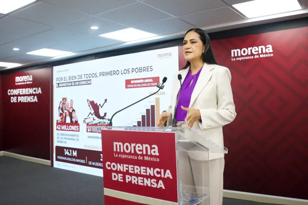 Ariadna Montiel durante conferencia de prensa de Morena