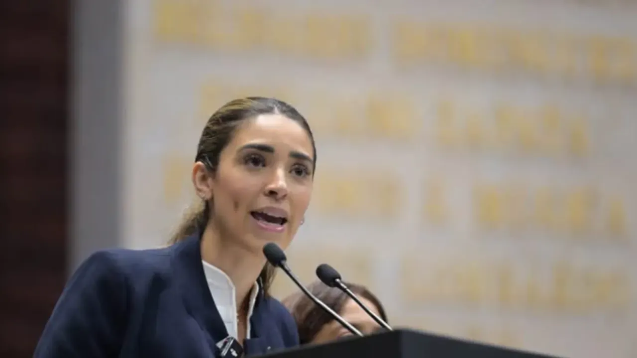 Sesión ordinaria en la Cámara de Diputados con legisladores en el pleno