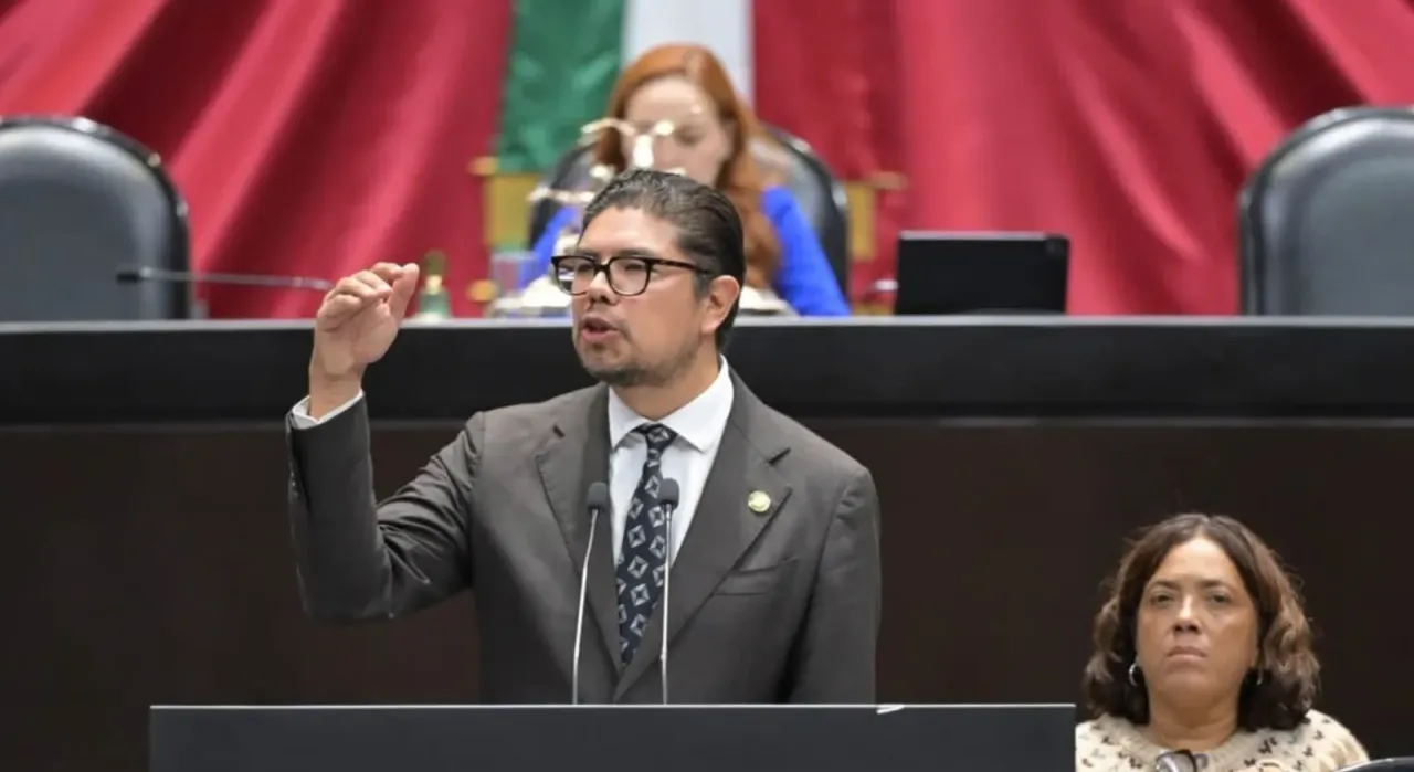 Sesión en el pleno de la Cámara de Diputados con legisladores de Morena