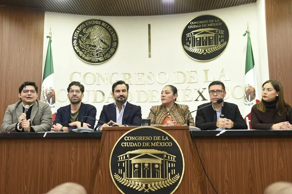 Diputados en el Congreso de la Ciudad de México durante una sesión