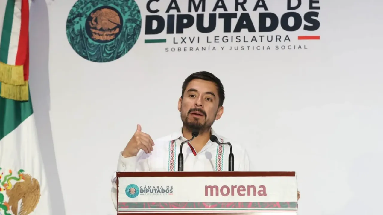 Diputado Guillermo Santiago durante una conferencia de prensa en San Lázaro