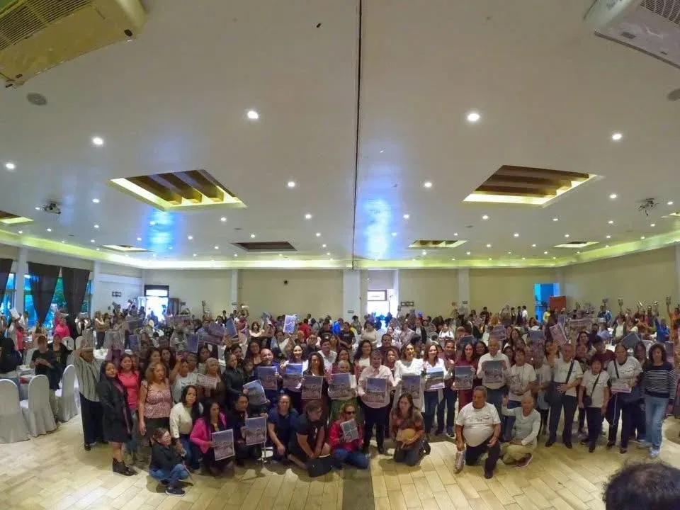Mujeres reunidas en una asamblea partidista en Ecatepec, Estado de México