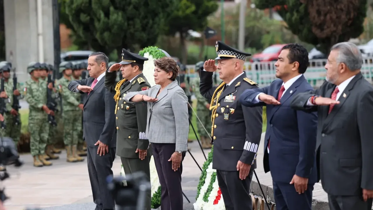 Ceremonia cívica en el Monumento a los Niños Héroes de Toluca