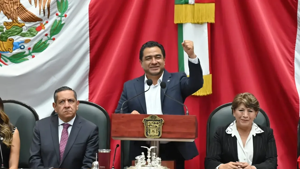 Sesión del Congreso del Estado de México con diputados en el pleno