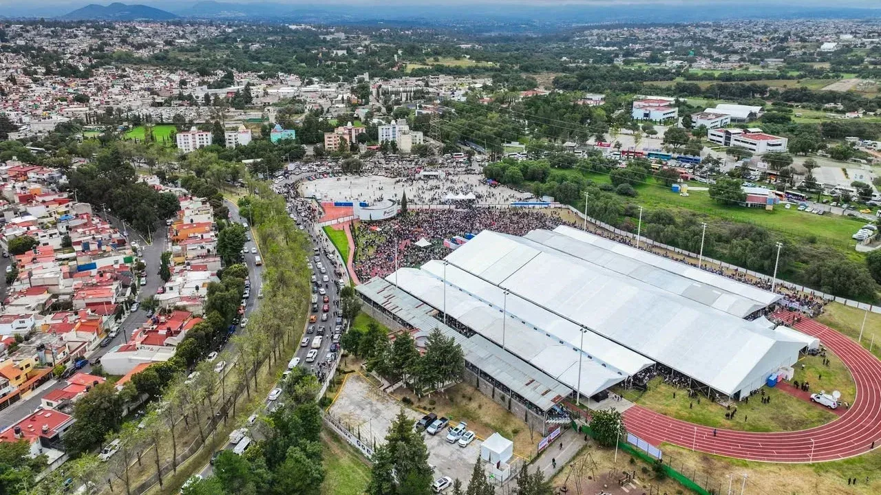 Personas durante un acto público en Chicoloapan, Estado de México