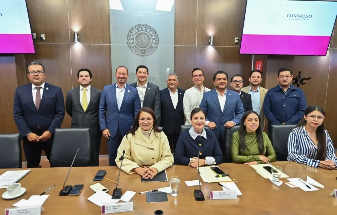 Sesión de comisiones legislativas en el Congreso del Estado de México