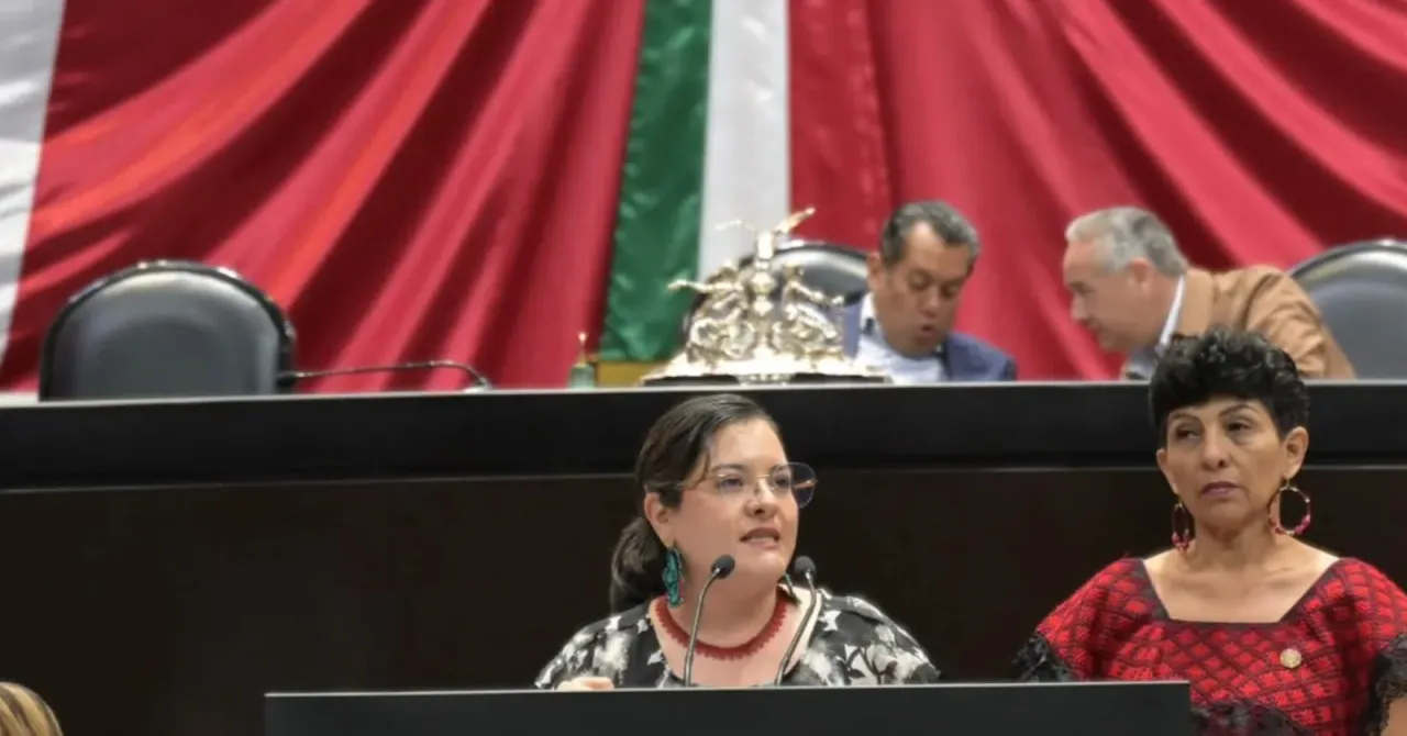 Diputada Xóchitl Zagal durante su intervención en la tribuna de San Lázaro