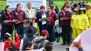 Banderazo de inicio de obras viales en Xalatlaco, Estado de México