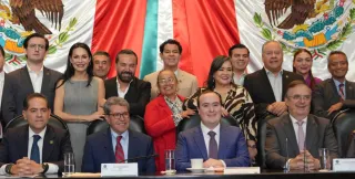 Legisladores durante el segundo informe de actividades de Enrique Vázquez en San Lázaro