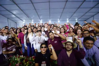 Jóvenes reunidos en el campamento nacional de Morena en Palenque, Chiapas