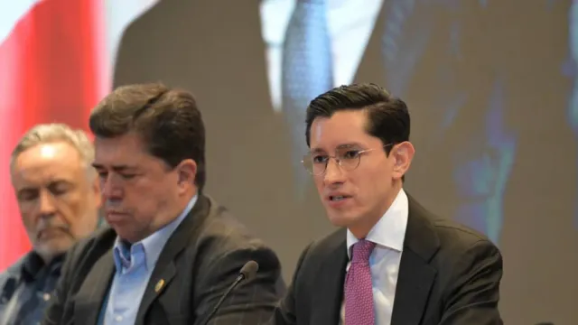 Roberto Velasco durante su participación en la Reunión Plenaria de Morena