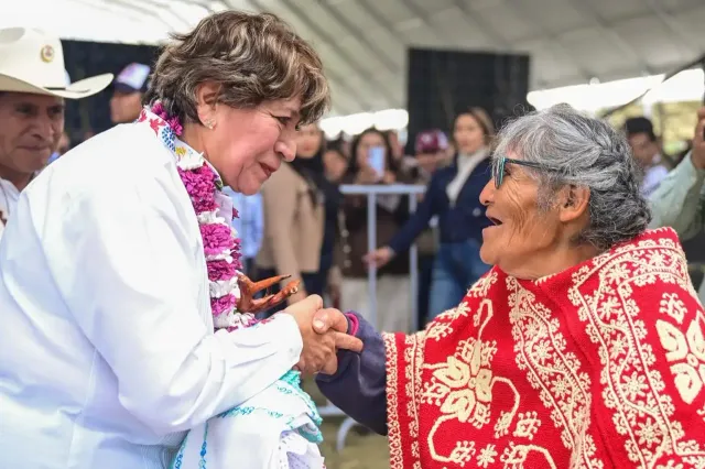 Gobernadora Delfina Gómez durante un acto público en San Felipe del Progreso