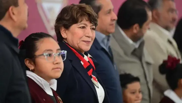 Delfina Gómez durante el inicio del ciclo escolar en Xalatlaco