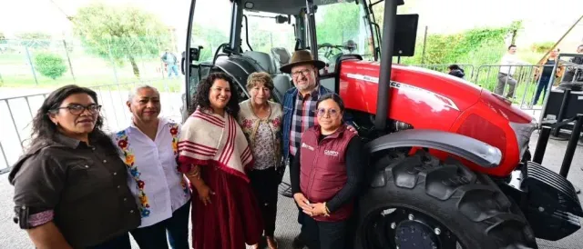 Tractor agrícola en un campo del Estado de México