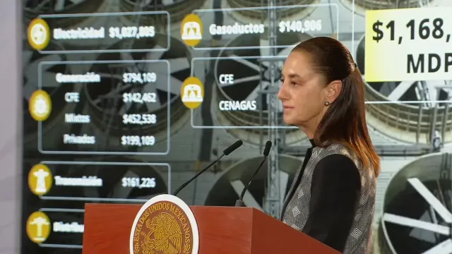 Instalaciones de generación eléctrica y torres de transmisión en México
