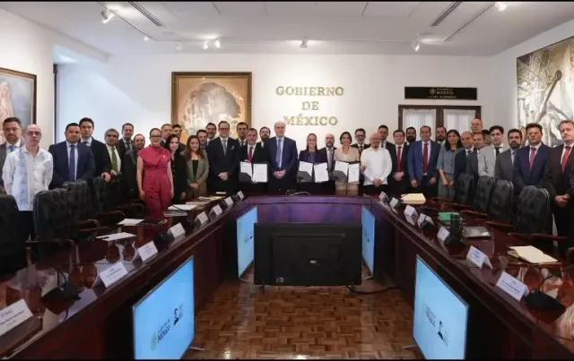 Reunión entre Claudia Sheinbaum y empresarios gasolineros en Palacio Nacional