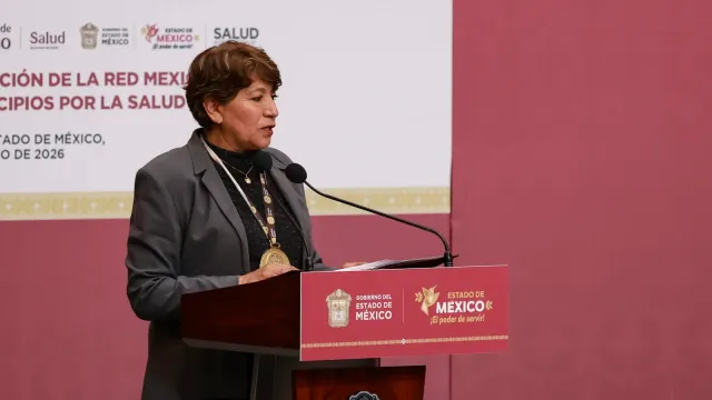 Personal médico durante campaña de vacunación en el Estado de México