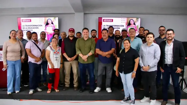 Personas reunidas en un encuentro de militancia en Playas de Rosarito