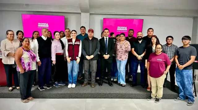 Personas reunidas en un evento de Morena en Playas de Rosarito