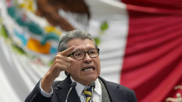 Ricardo Monreal durante la sesión solemne por los 475 años de la UNAM en San Lázaro