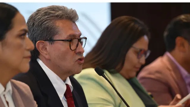 Ricardo Monreal durante la reunión plenaria de Morena en San Lázaro