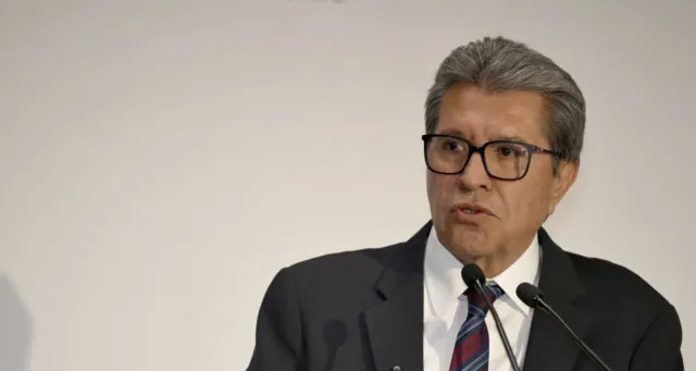 Ricardo Monreal durante conferencia de prensa en la Cámara de Diputados