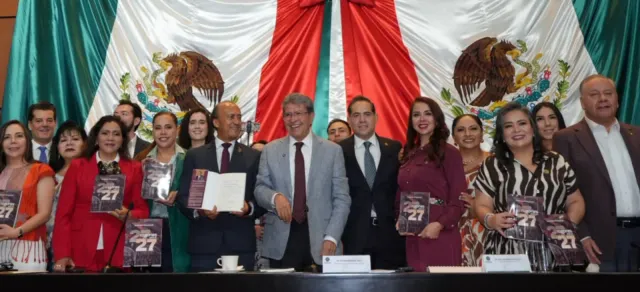 Ricardo Monreal durante la presentación de un libro en San Lázaro