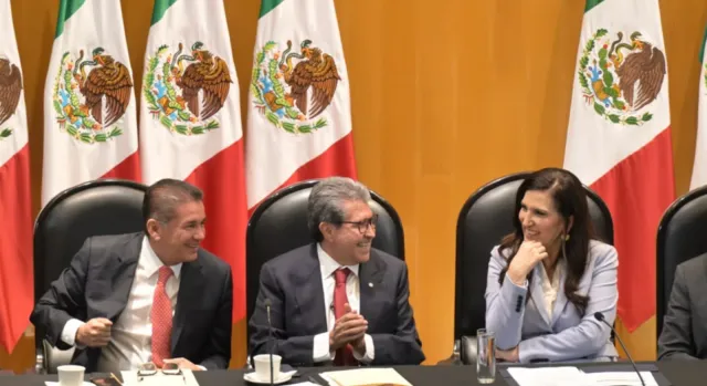 Ricardo Monreal y Kenia López Rabadán durante el informe legislativo en San Lázaro