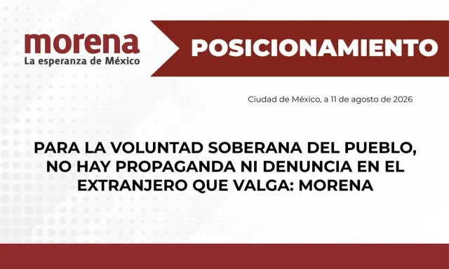 Logotipo de Morena durante un evento partidista