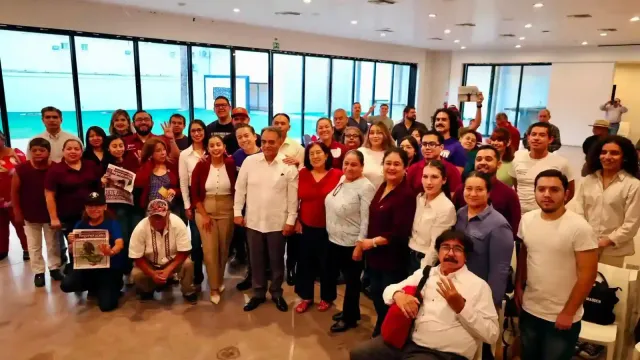 Personas durante el taller de Morena en Mexicali