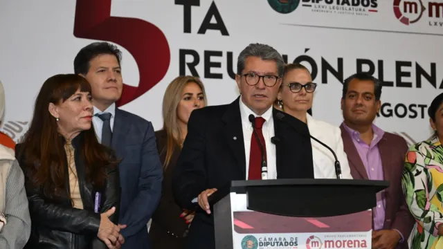 Diputados de Morena durante la reunión plenaria en San Lázaro