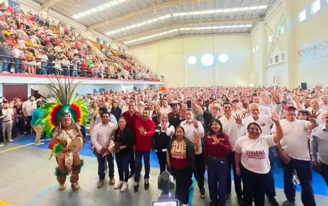 Personas reunidas en asamblea de Morena en Tijuana