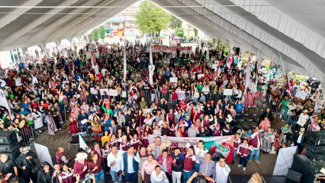 Personas reunidas en asamblea de Morena en Ixtapaluca