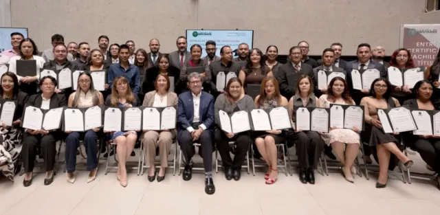 Entrega de certificados a trabajadores de la Cámara de Diputados