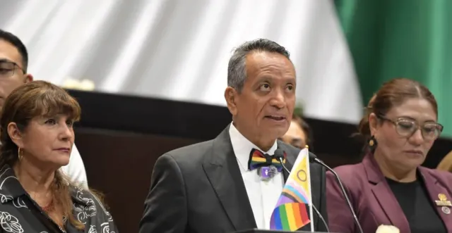Sesión ordinaria en la Cámara de Diputados con legisladores en tribuna