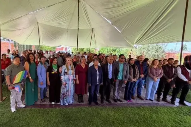 Mujeres reunidas en un foro político en Coyotepec, Estado de México