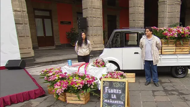 Vehículo eléctrico Olinia Carga presentado en conferencia matutina