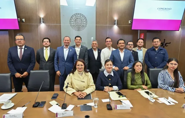 Sesión de comisiones legislativas en el Congreso del Estado de México